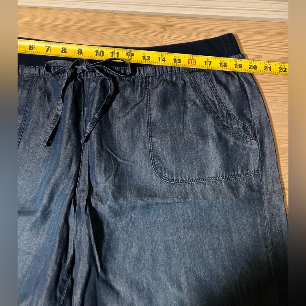 Women Blue light Denim shorts 
GLORIA VANDERBILT SIZE 16 - Picture 2 of 5